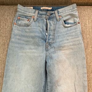 Levis Ribcage Straight Ankle Jeans